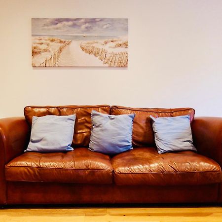 Newly Renovated 3 Bedroom Victorian Detached House 伯恩茅斯 外观 照片