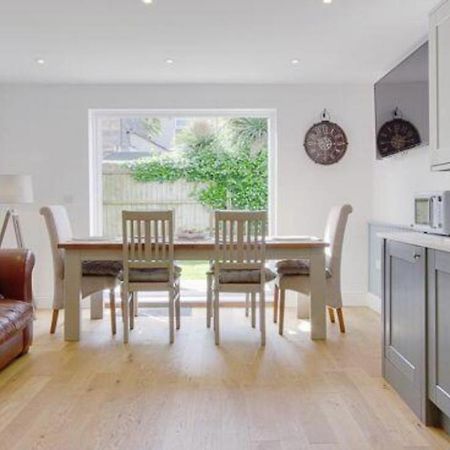 Newly Renovated 3 Bedroom Victorian Detached House 伯恩茅斯 外观 照片