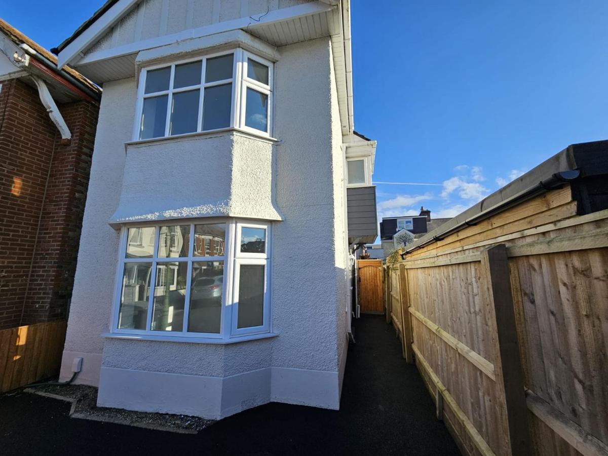 Newly Renovated 3 Bedroom Victorian Detached House 伯恩茅斯 外观 照片