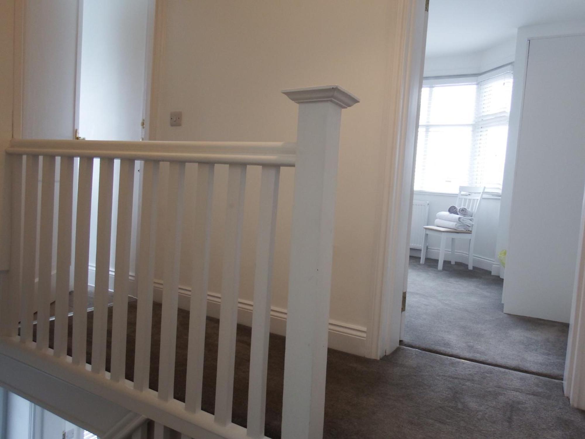 Newly Renovated 3 Bedroom Victorian Detached House 伯恩茅斯 外观 照片