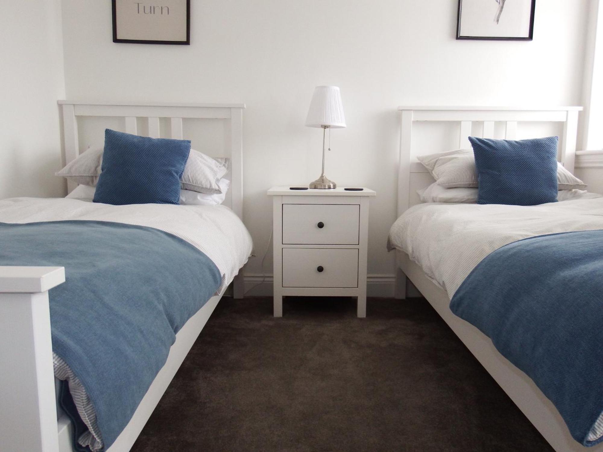 Newly Renovated 3 Bedroom Victorian Detached House 伯恩茅斯 外观 照片