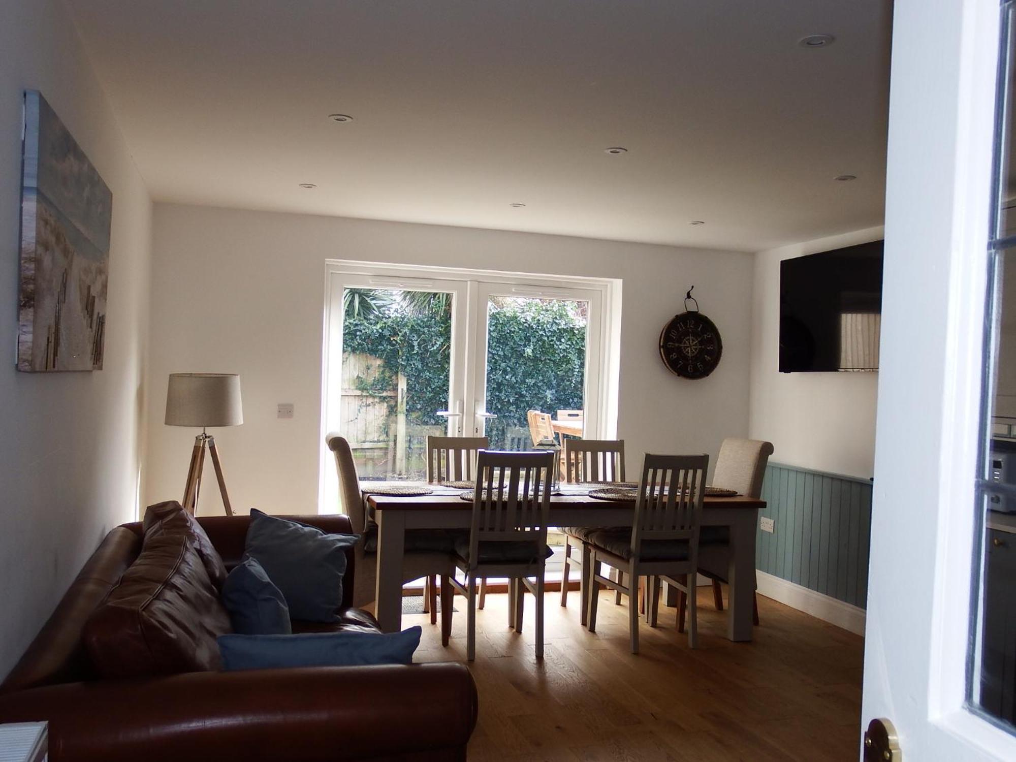 Newly Renovated 3 Bedroom Victorian Detached House 伯恩茅斯 外观 照片