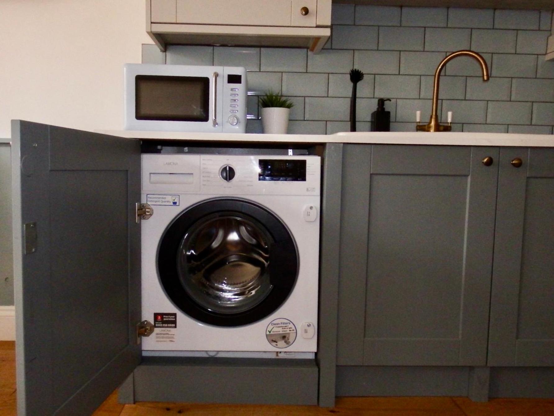 Newly Renovated 3 Bedroom Victorian Detached House 伯恩茅斯 外观 照片
