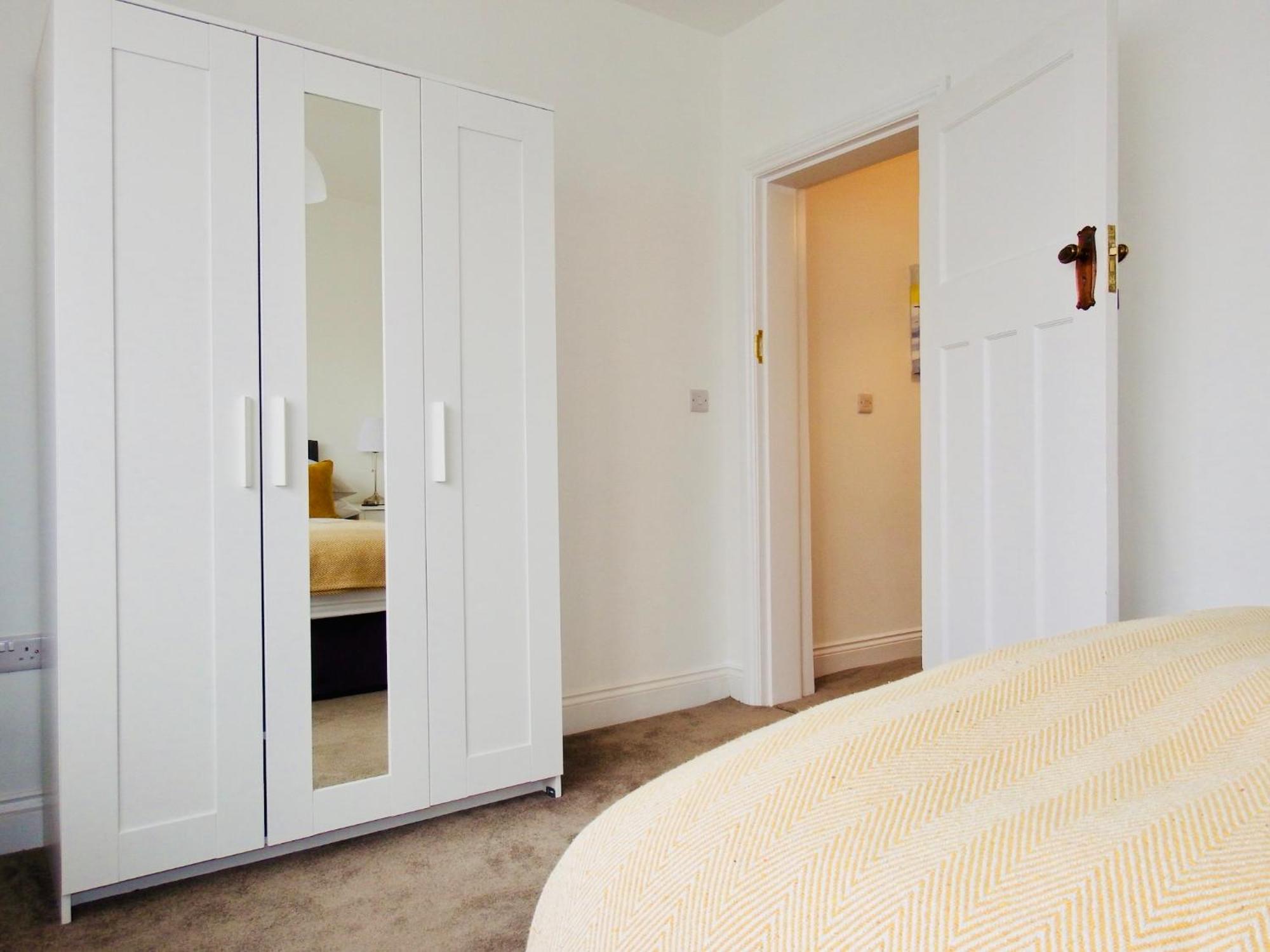 Newly Renovated 3 Bedroom Victorian Detached House 伯恩茅斯 外观 照片