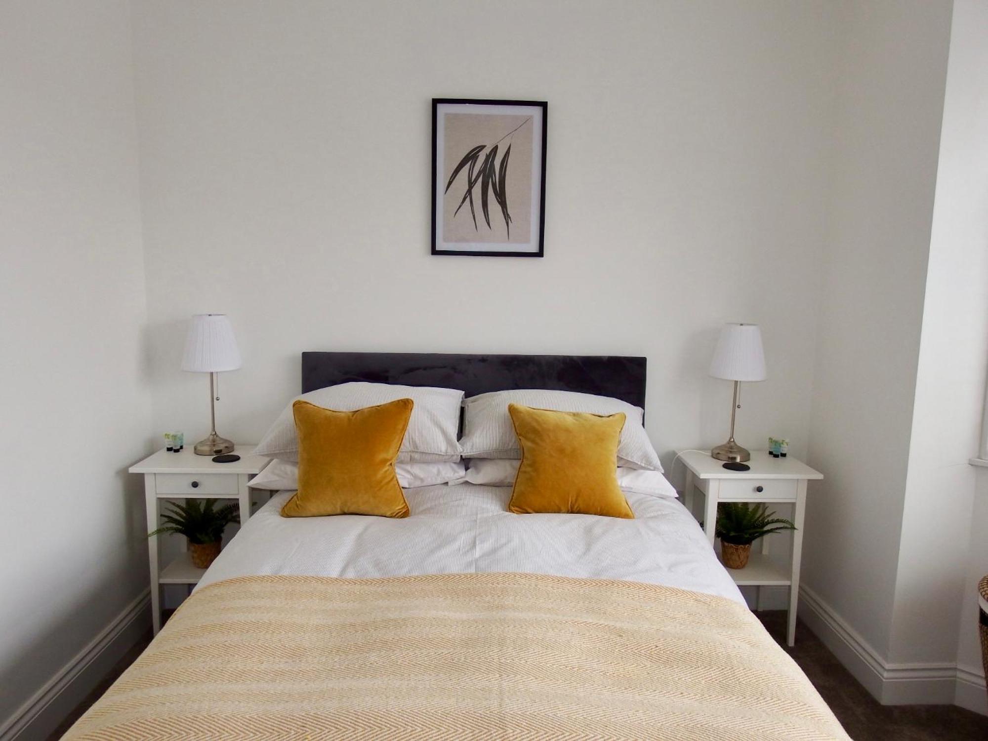 Newly Renovated 3 Bedroom Victorian Detached House 伯恩茅斯 外观 照片