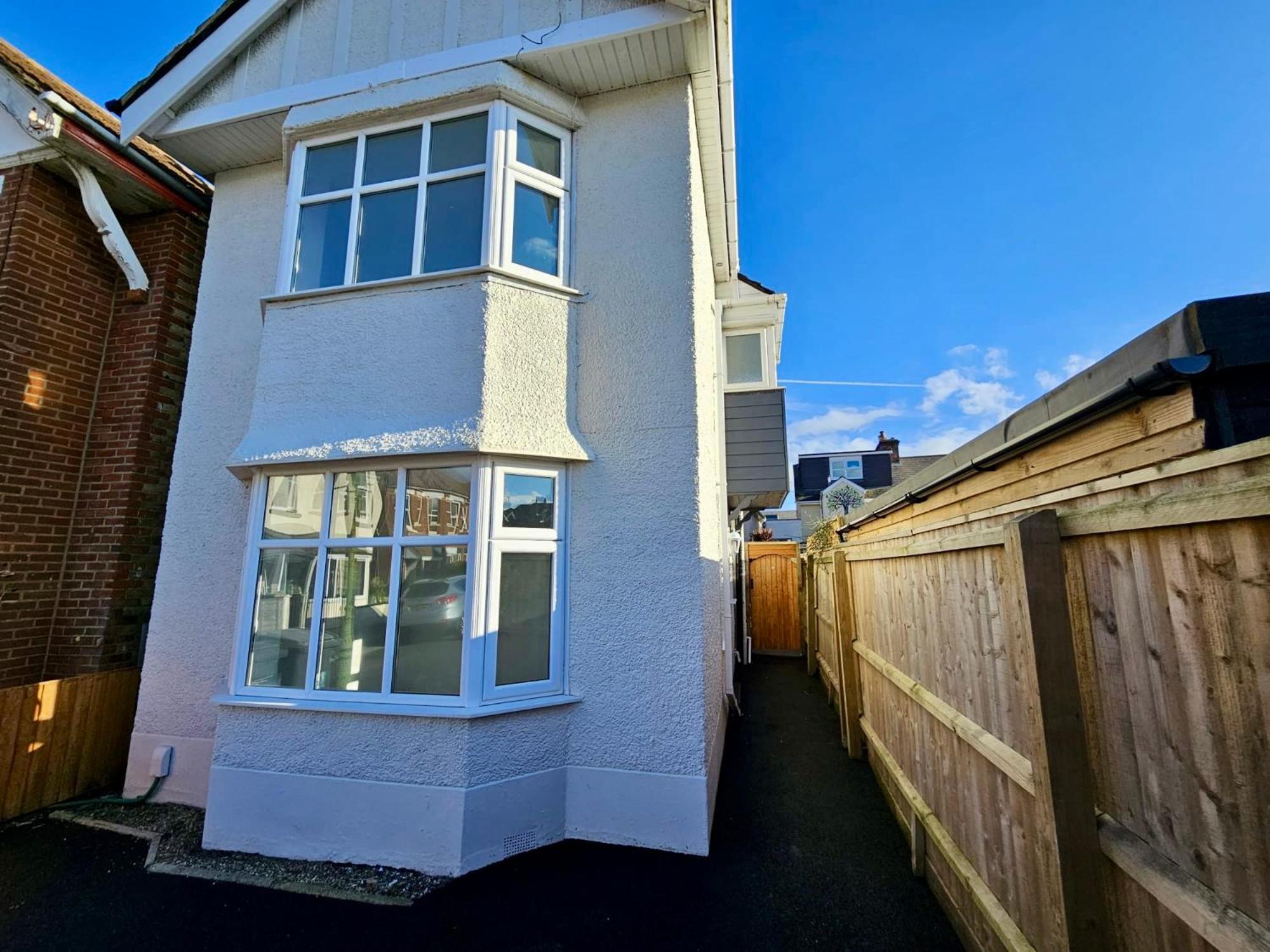 Newly Renovated 3 Bedroom Victorian Detached House 伯恩茅斯 外观 照片