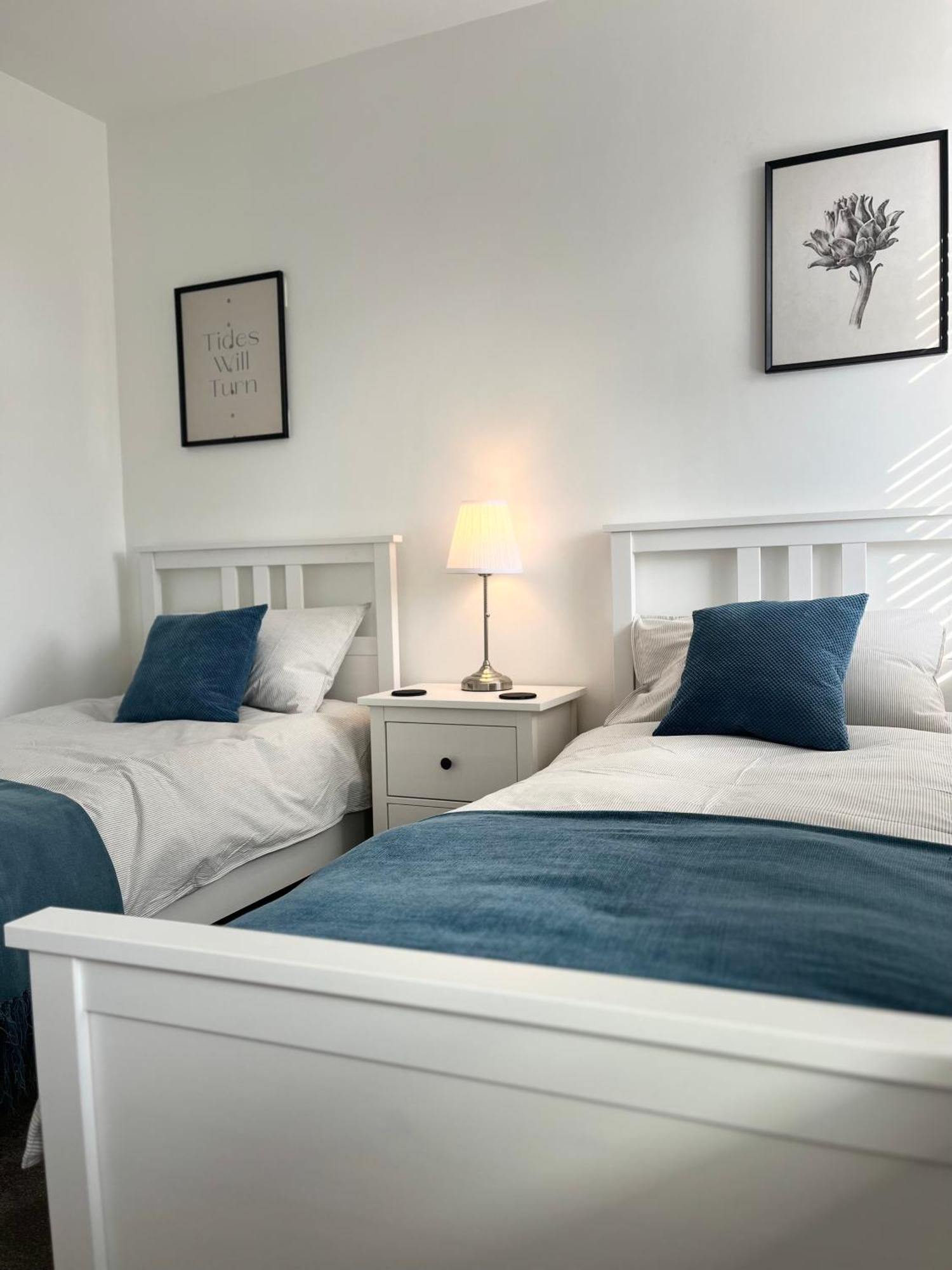 Newly Renovated 3 Bedroom Victorian Detached House 伯恩茅斯 外观 照片