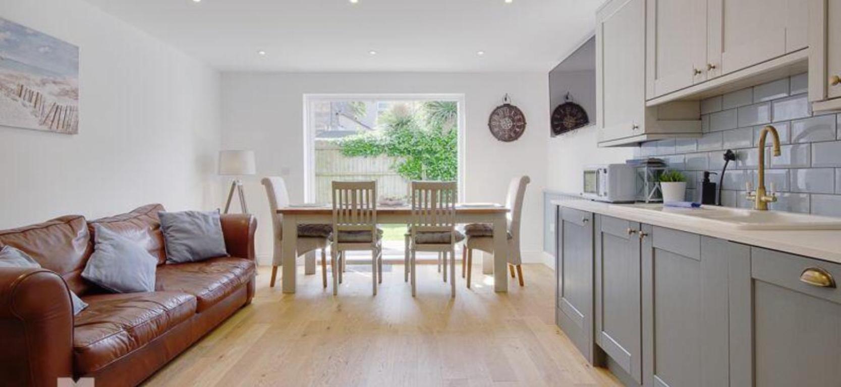 Newly Renovated 3 Bedroom Victorian Detached House 伯恩茅斯 外观 照片